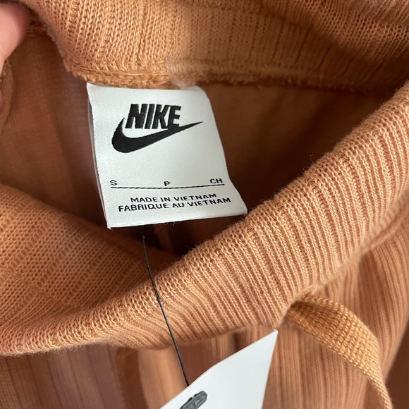 Nike Sweatpants - Picture 2 of 8